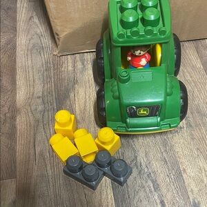 Mega blocks john deer tractor with Blocks
